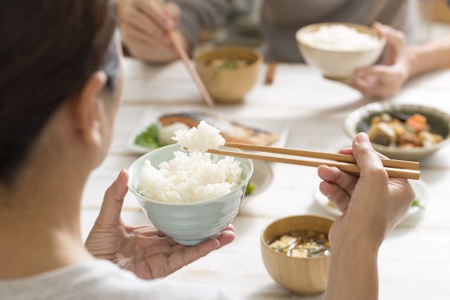 バランスの良い食事をする人