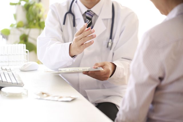 【横浜 胃腸科】胃カメラ（上部消化管内視鏡）検査による胃の健康チェック前の診察室の様子